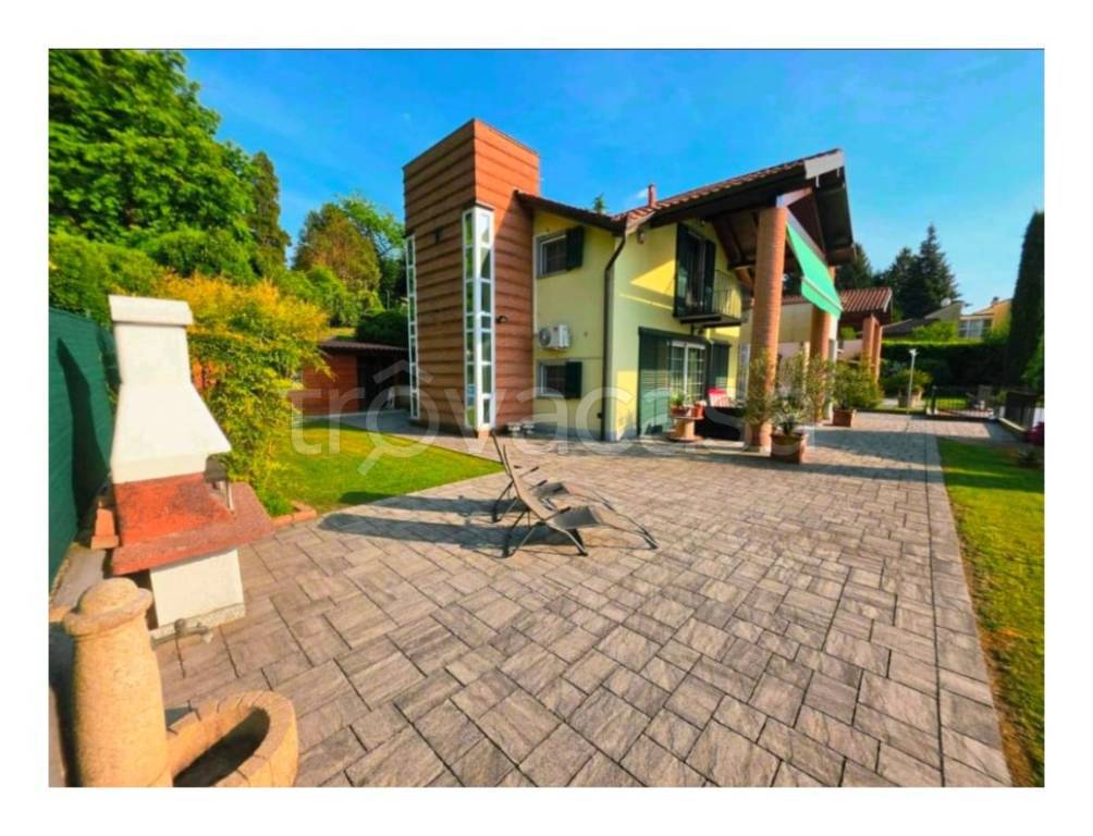 casa indipendente in vendita a Gazzada Schianno