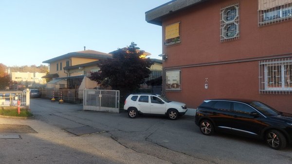 capannone in vendita a Gazzada Schianno