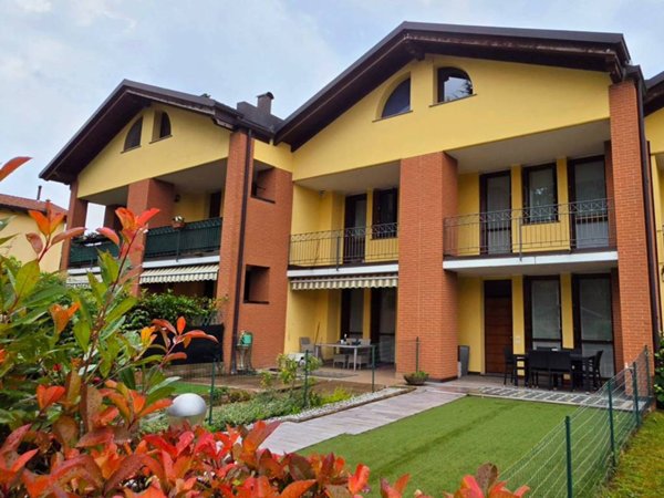 casa indipendente in vendita a Gazzada Schianno