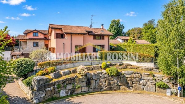 casa indipendente in vendita a Gazzada Schianno