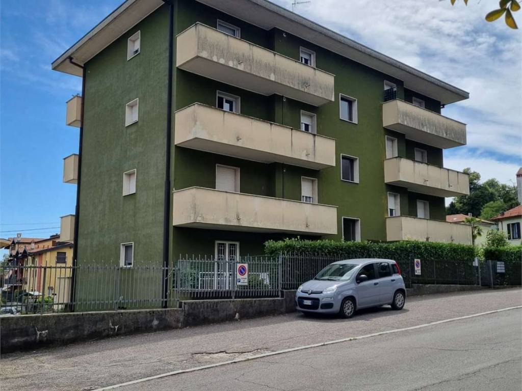 appartamento in vendita a Gazzada Schianno