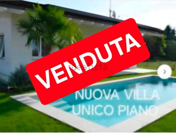 casa indipendente in vendita a Gazzada Schianno