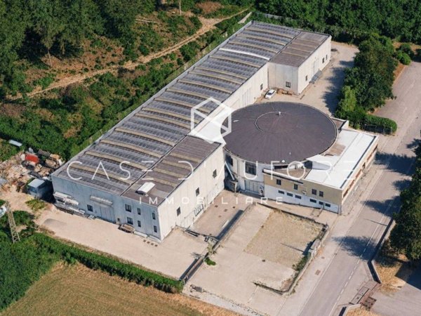 locale commerciale in vendita a Gazzada Schianno