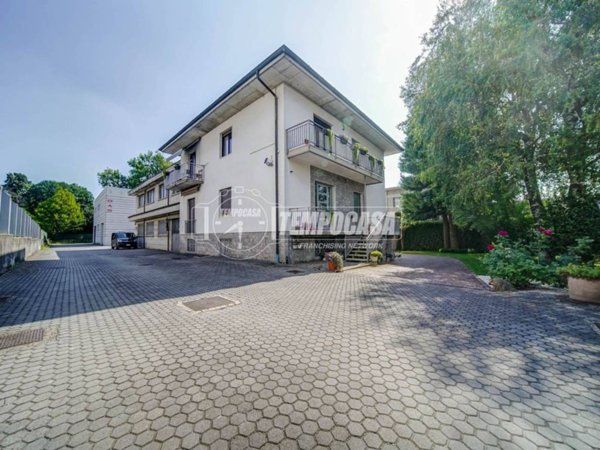 casa indipendente in vendita a Gazzada Schianno