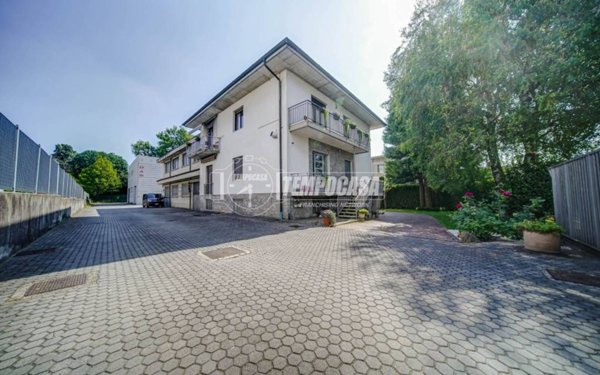 casa indipendente in vendita a Gazzada Schianno