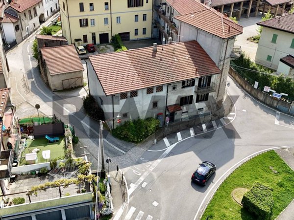 appartamento in vendita a Gazzada Schianno
