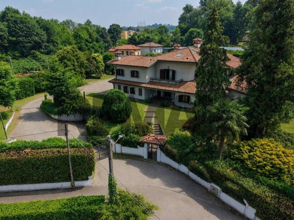villa in vendita a Gazzada Schianno