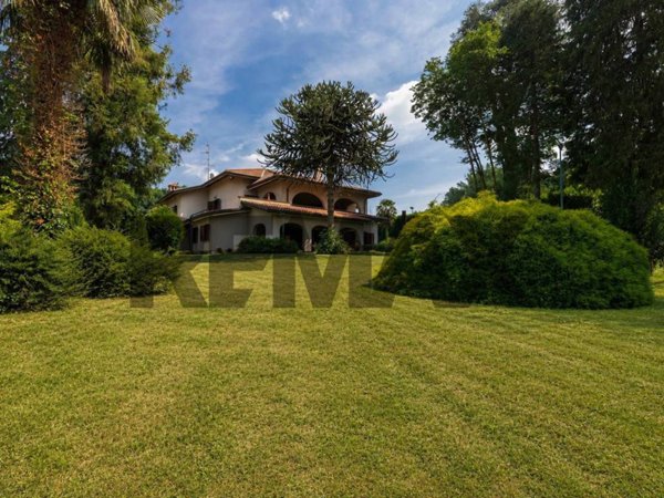 casa indipendente in vendita a Gazzada Schianno