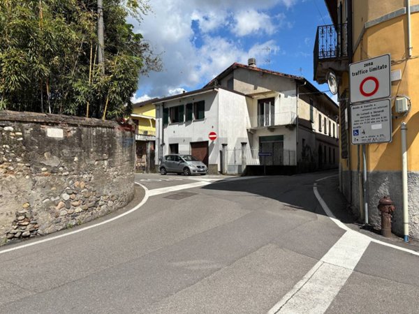casa indipendente in vendita a Gazzada Schianno