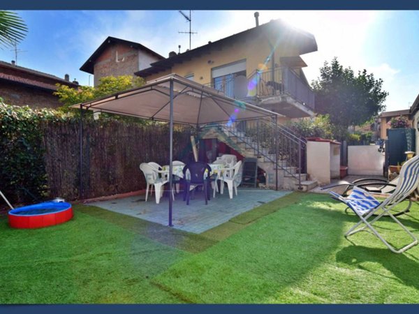 appartamento in vendita a Gazzada Schianno