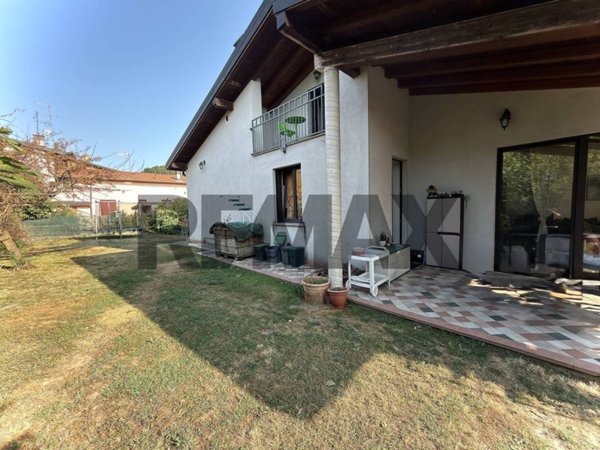 casa indipendente in vendita a Gazzada Schianno