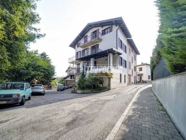 casa indipendente in vendita a Gazzada Schianno