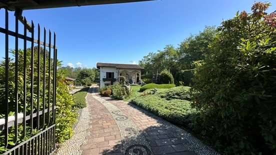 casa indipendente in vendita a Gazzada Schianno