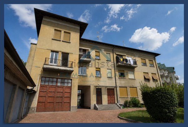 appartamento in vendita a Gazzada Schianno