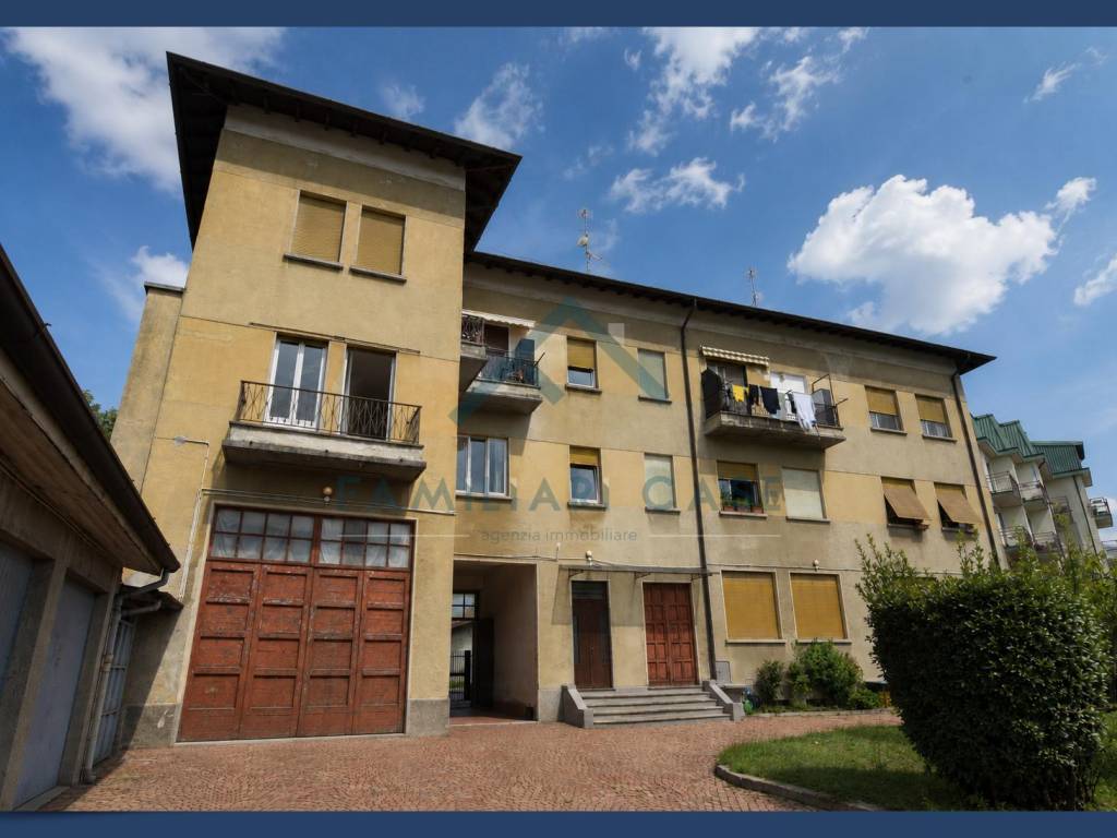 appartamento in vendita a Gazzada Schianno