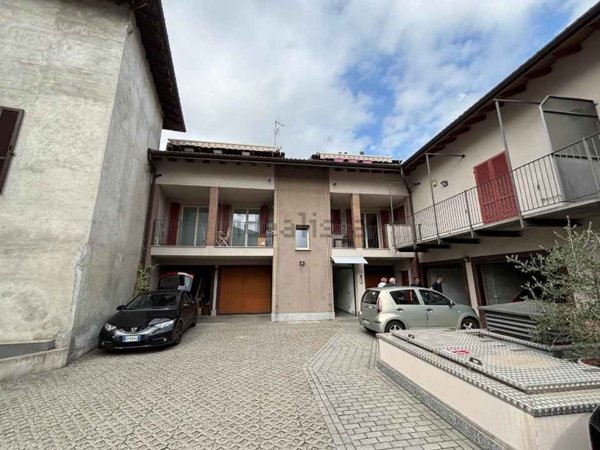 appartamento in vendita a Gazzada Schianno