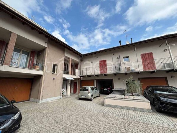 appartamento in vendita a Gazzada Schianno