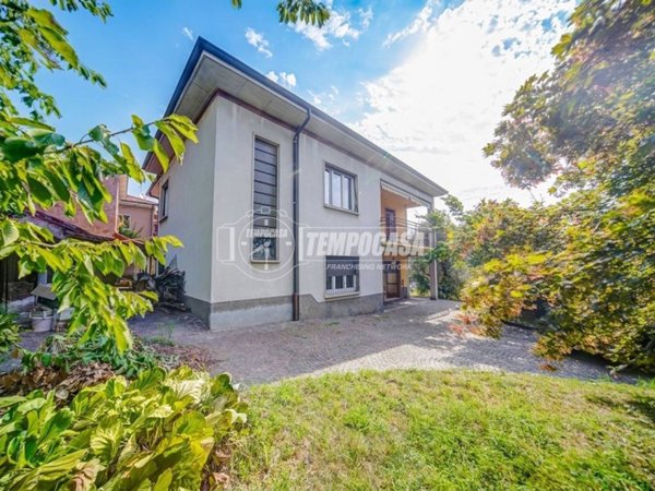 casa indipendente in vendita a Gazzada Schianno