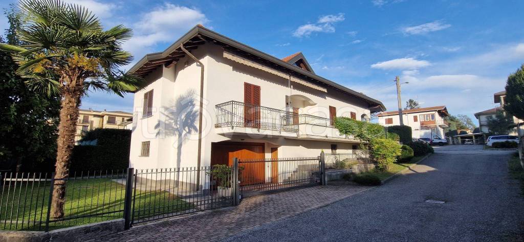 casa indipendente in vendita a Gazzada Schianno