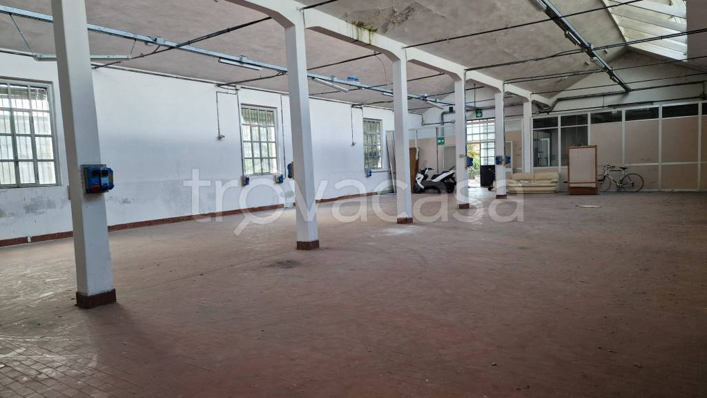 locale commerciale in vendita a Gazzada Schianno