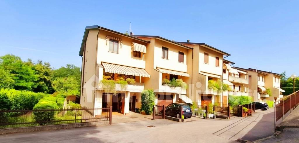 casa indipendente in vendita a Gazzada Schianno