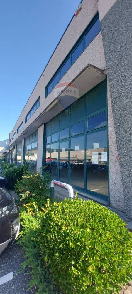 negozio in vendita a Gemonio