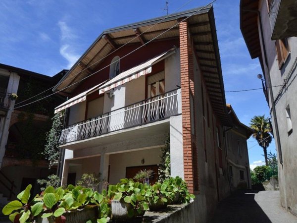 casa indipendente in vendita a Gemonio