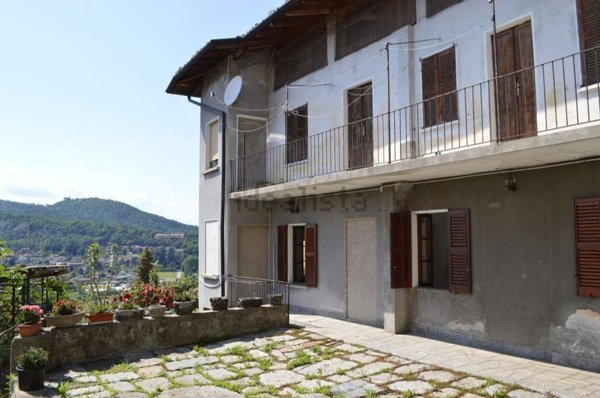 casa semindipendente in vendita a Gemonio