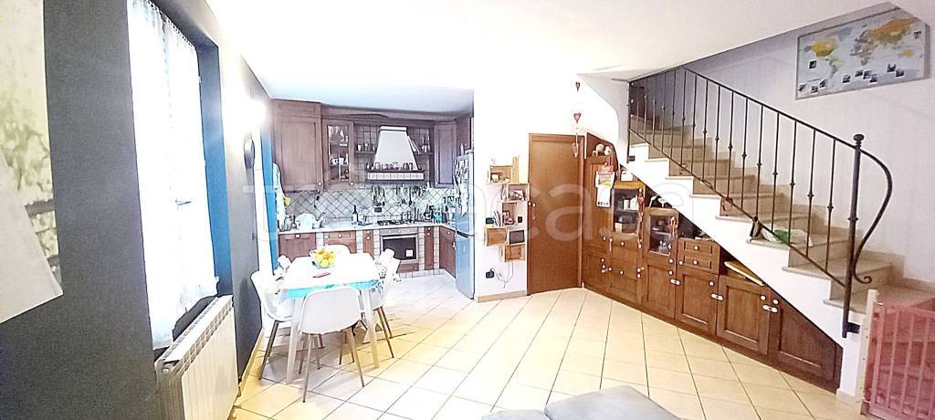 casa indipendente in vendita a Gemonio