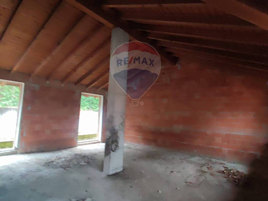 casa indipendente in vendita a Gemonio
