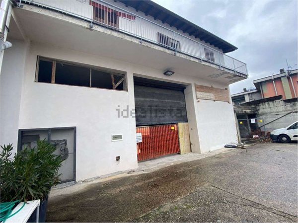 capannone in vendita a Gemonio