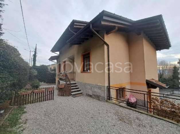 casa indipendente in vendita a Gemonio