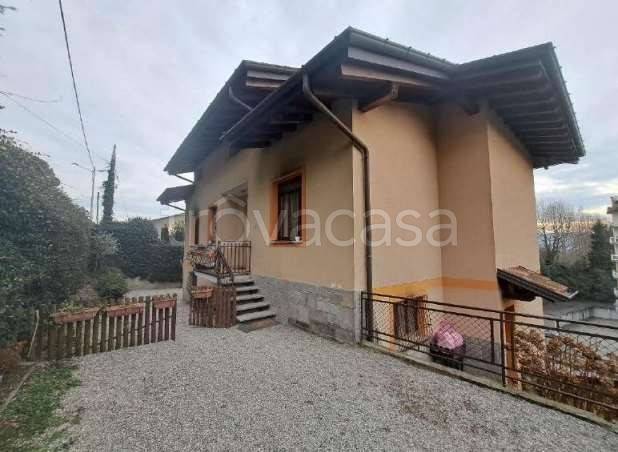 casa indipendente in vendita a Gemonio