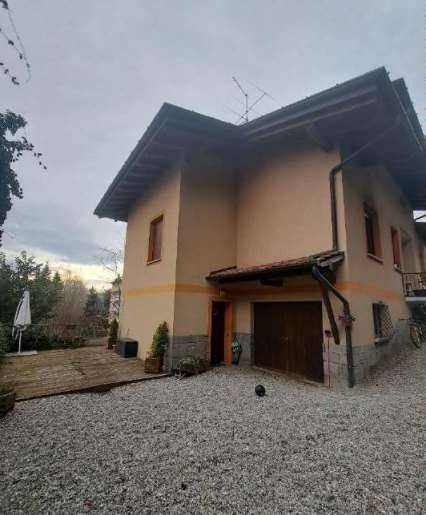 casa indipendente in vendita a Gemonio