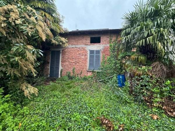 casa indipendente in vendita a Gemonio