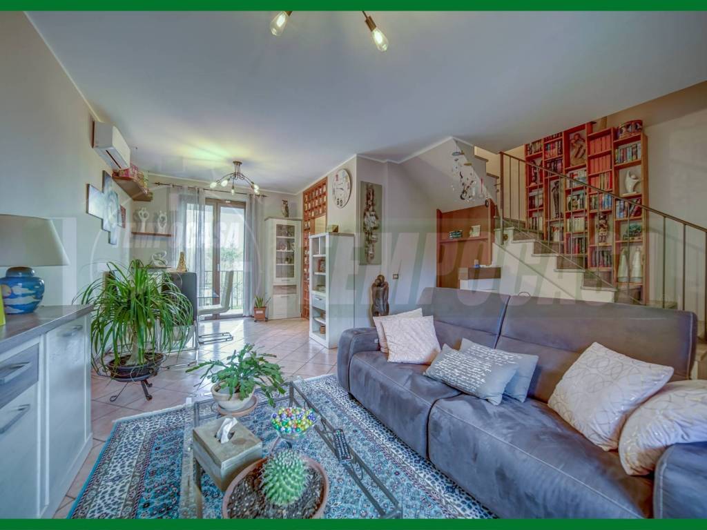 casa indipendente in vendita a Gemonio