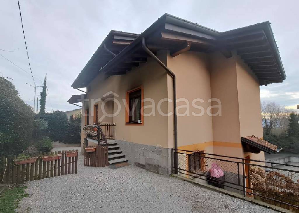 appartamento in vendita a Gemonio
