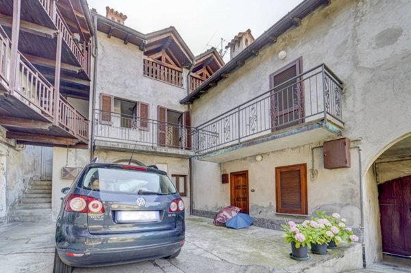 casa indipendente in vendita a Gemonio