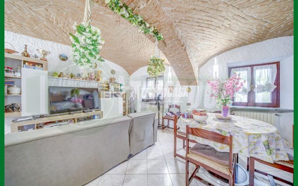 casa indipendente in vendita a Gemonio