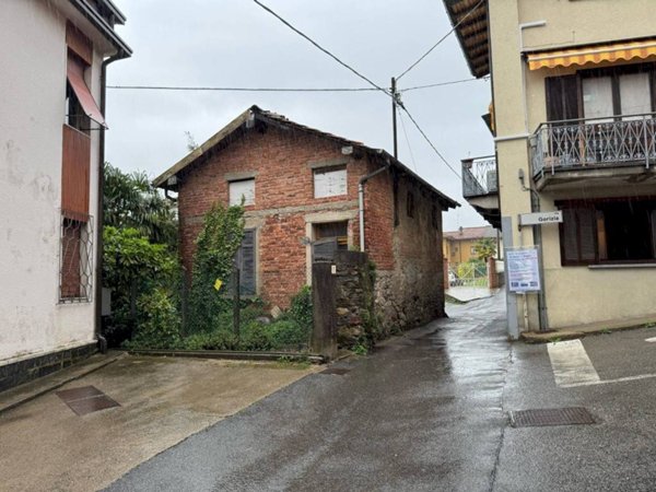 casa indipendente in vendita a Gemonio