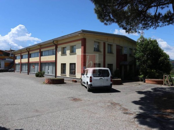 negozio in vendita a Gemonio