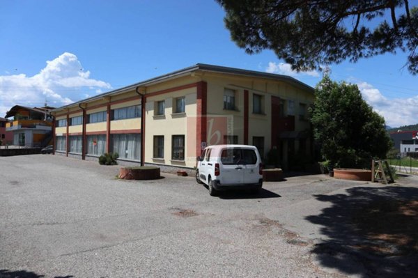 negozio in vendita a Gemonio