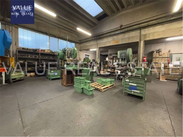locale commerciale in vendita a Gemonio
