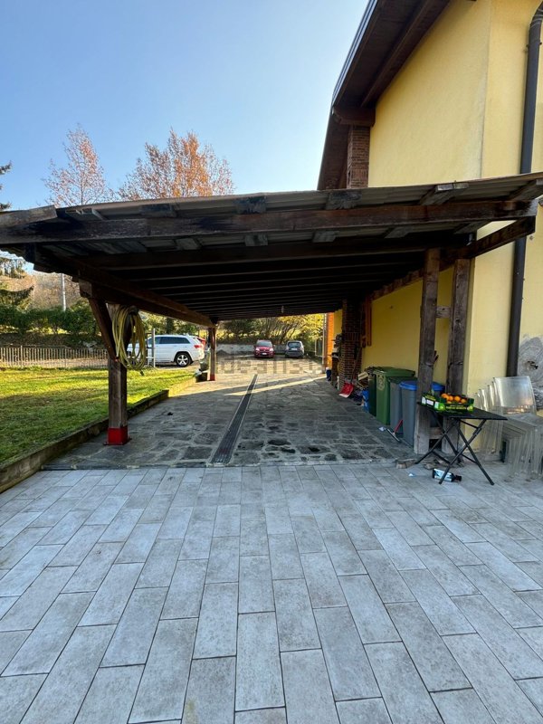 casa indipendente in vendita a Gemonio