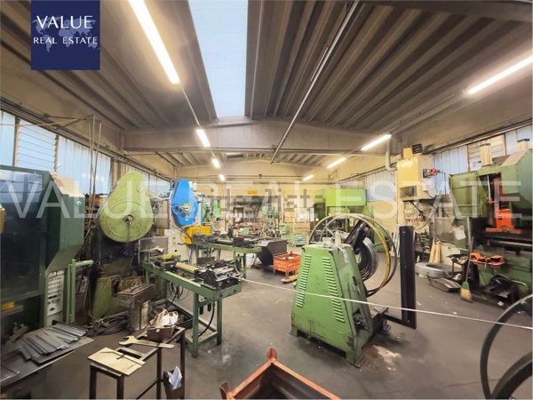 locale commerciale in vendita a Gemonio