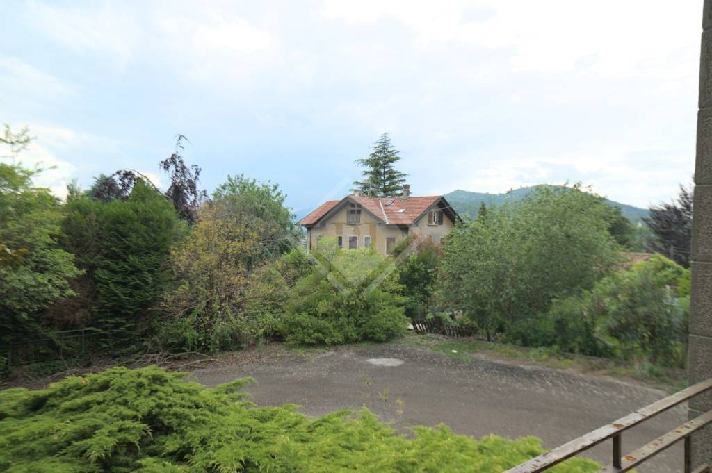 villa in vendita a Gemonio