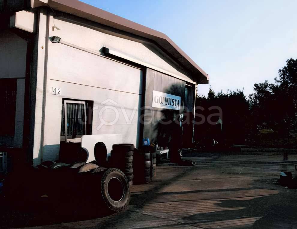 locale commerciale in vendita a Gemonio