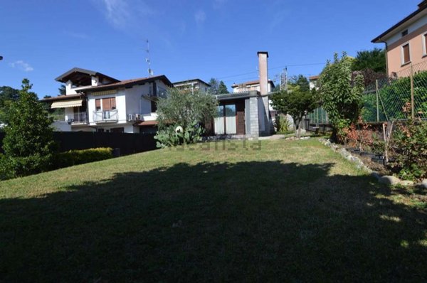 casa indipendente in vendita a Gemonio