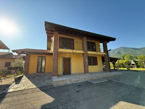 casa indipendente in vendita a Gemonio