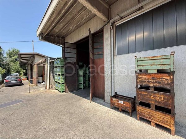 locale commerciale in vendita a Gemonio